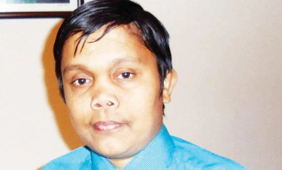 Maldivian charge d’affaires is a Twitter fan