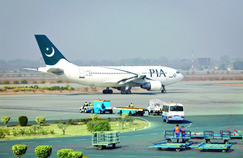 Pakistan plans to carve up PIA, in talks with Gulf airlines
