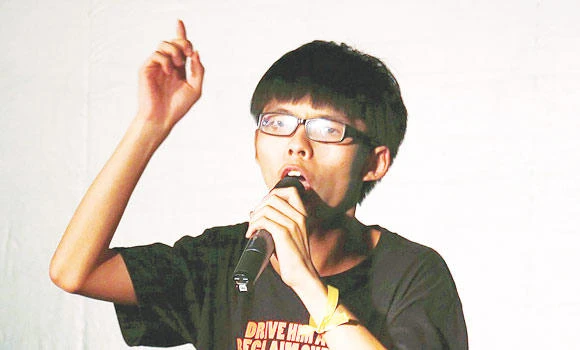 Students join HK democracy protests