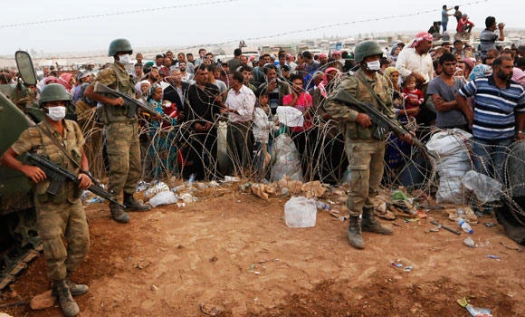 Turkey refugee crisis deepens as IS besieges Syrian border town
