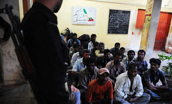 Pakistan arrests 25 Indian fishermen