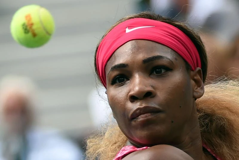 Serena cruises, Djokovic sets up Murray duel
