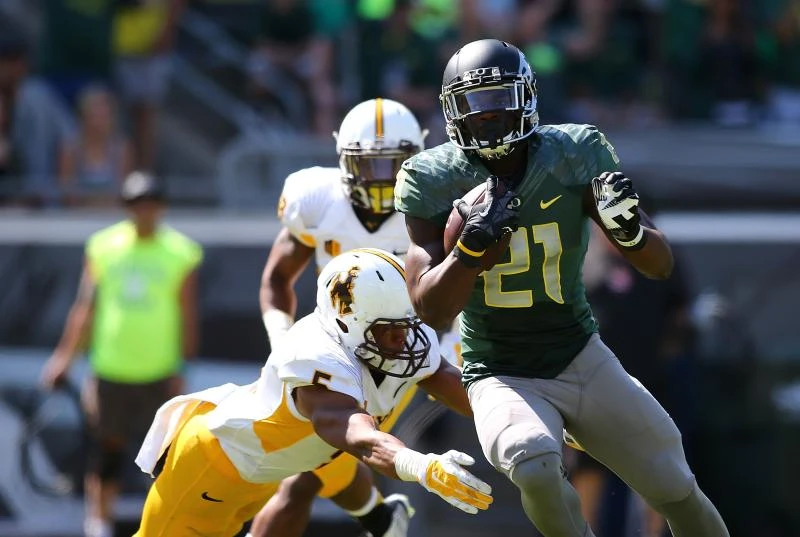 Oregon bucks slow start to crush Wyoming 48-14