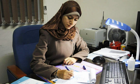 Hamas begins paying workers backdated pay