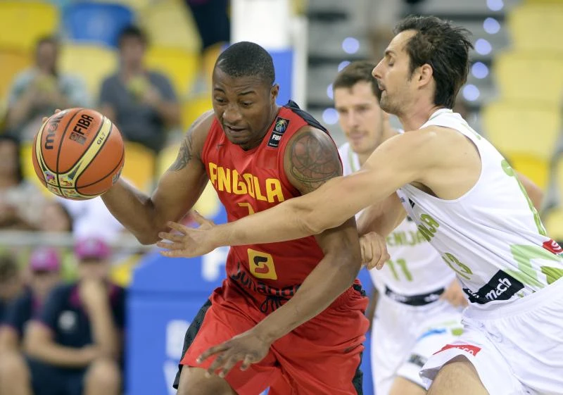 US and Slovenia advance; Lithuania upset by Aussies