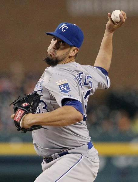 Royals beat Tigers to regain AL Central lead