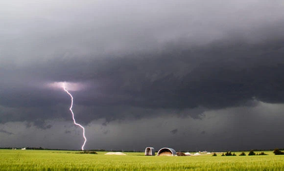 Thunderstorms delay flights in America