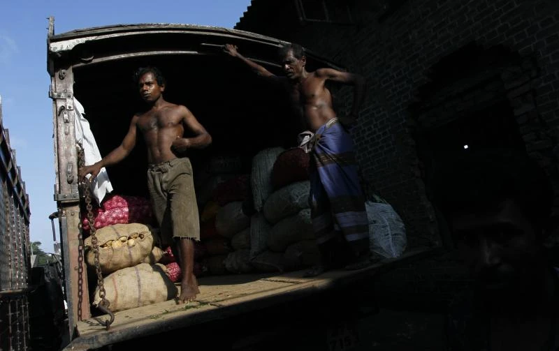 Sri Lanka restricts 6.5% deposit rate to boost lending