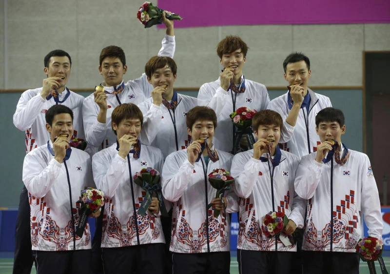China enjoys pool party; Asiad gets first dope test
