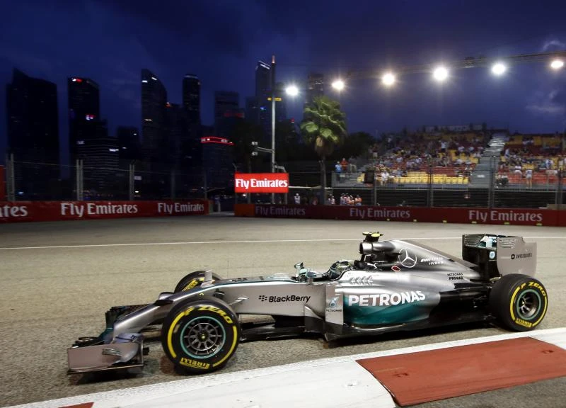 Hamilton strikes first blow in Singapore