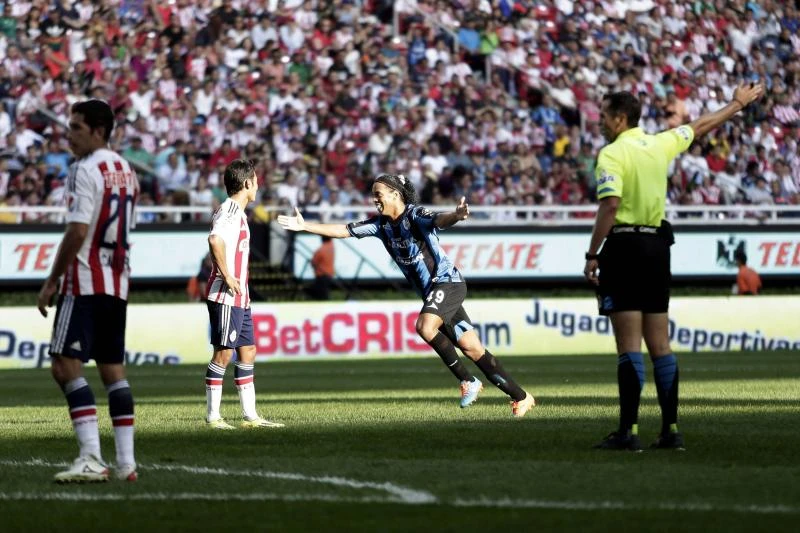 Ronaldinho scores to lead Queretaro to win
