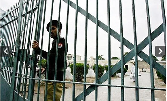 Pakistan court orders first civilian execution in six years