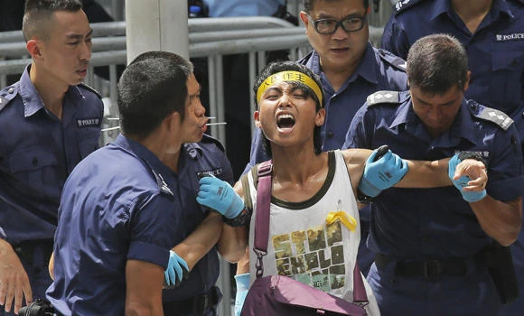 HK students arrested after storming govt complex