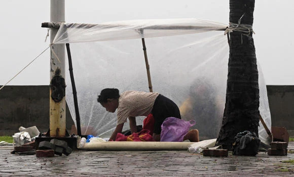 Typhoon slams northern Philippines, cuts power lines