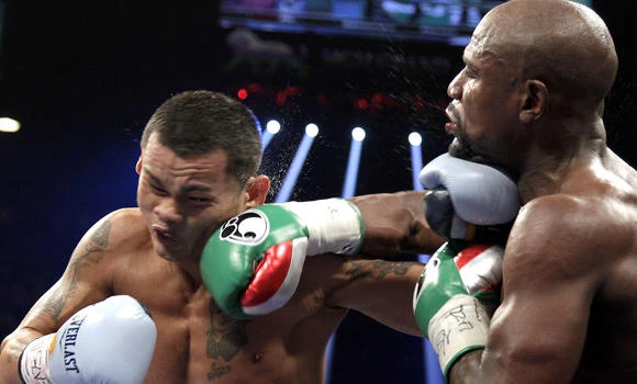 Mayweather outpoints Maidana to remain perfect