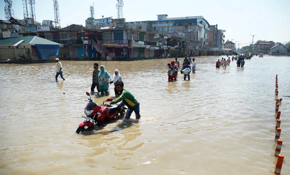 Pakistani Islamists use floods to turn opinion against India
