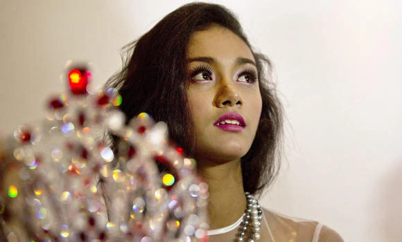 Dethroned Myanmar beauty queen seeks apology before returning crown