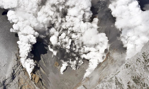 Erupting Japan volcano injures several, leaves 250 stranded
