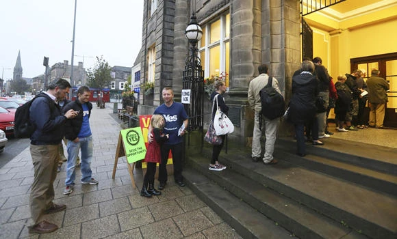 Stay or leave? Scots vote in independence referendum