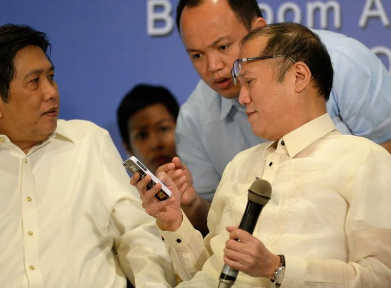 Philippines pushes arbitration in China sea row
