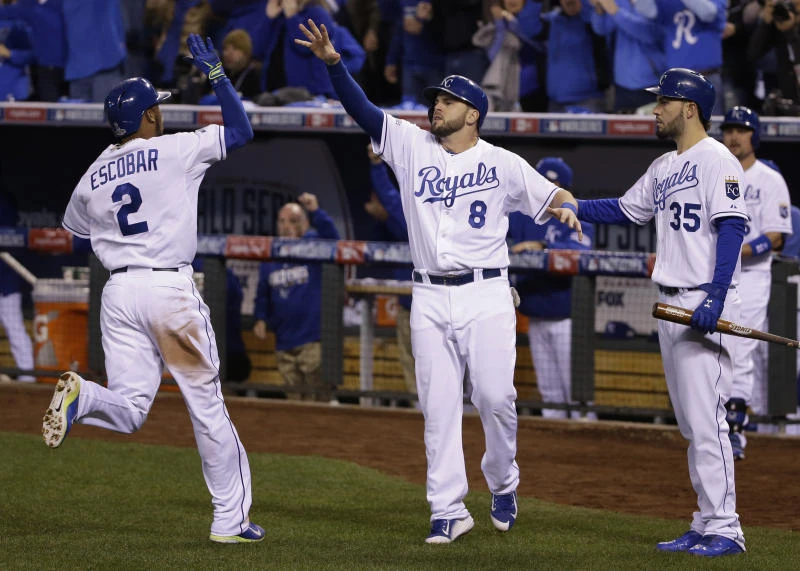 Royals drag Giants to Game 7 with 10-0 rout