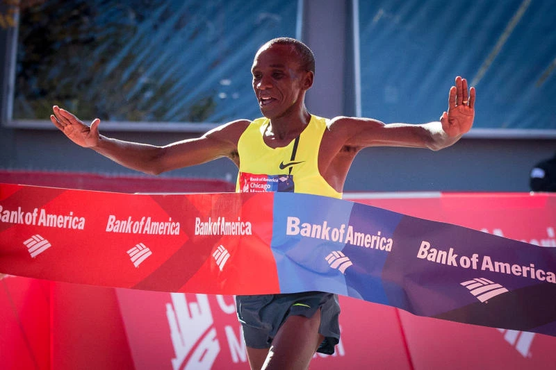 Kipchoge wins Chicago marathon in Kenyan sweep