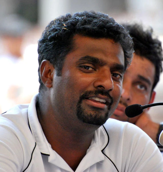 Bowl within the rules, Murali urges bowlers