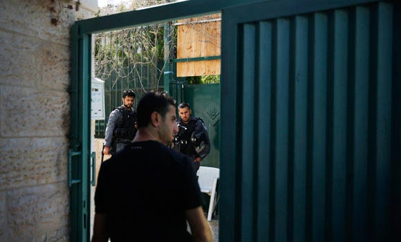 Settlers occupy Palestinian homes in Old City’s shadow