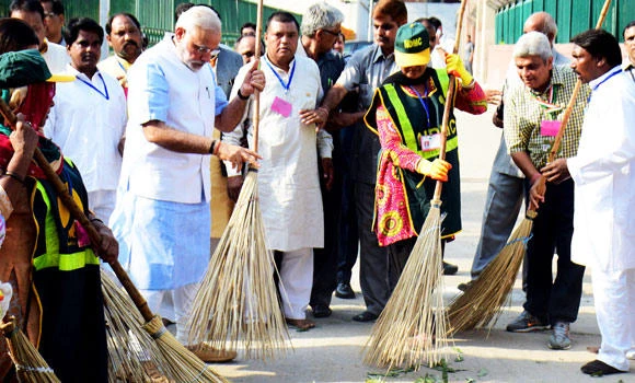 Millions join Clean India campaign