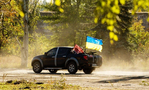 Ukraine, rebels trade blame for Red Cross death