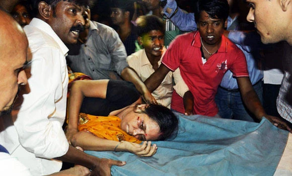 Stampede at India’s Bihar festival leaves 32 dead