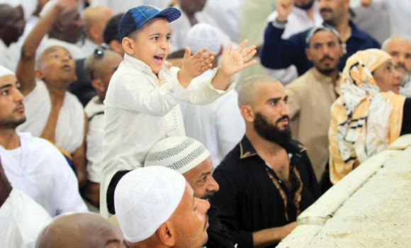 Rains excite Hajis as Jamrat ritual progresses