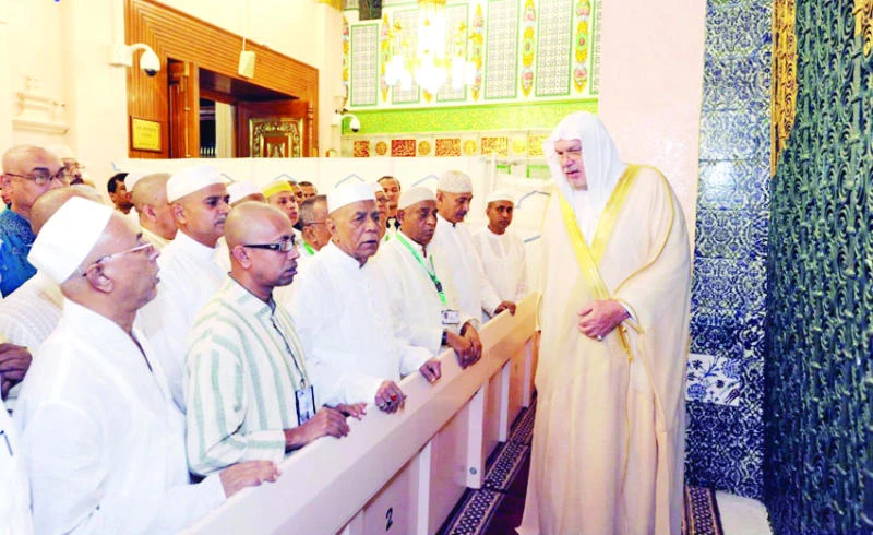 Hajis stream into Madinah