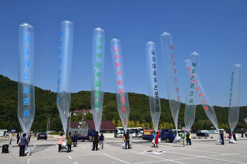 Two Koreas trade border fire, no casualties