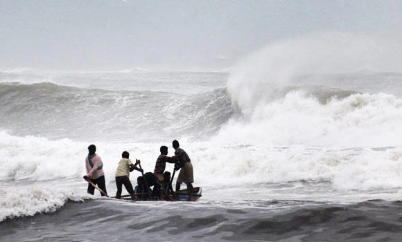 India braces for a ‘very severe’ storm