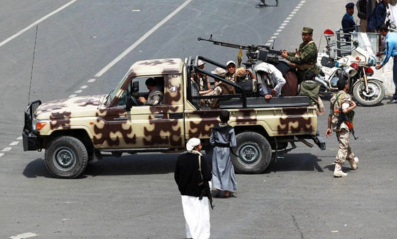 Yemen rebels grab port city