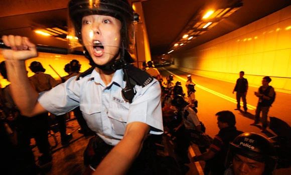 HK police chip away at protest zones