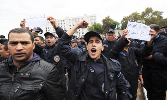 Algeria police march on president’s office