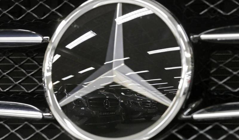 Mercedes-Benz narrows profit gap with German rivals