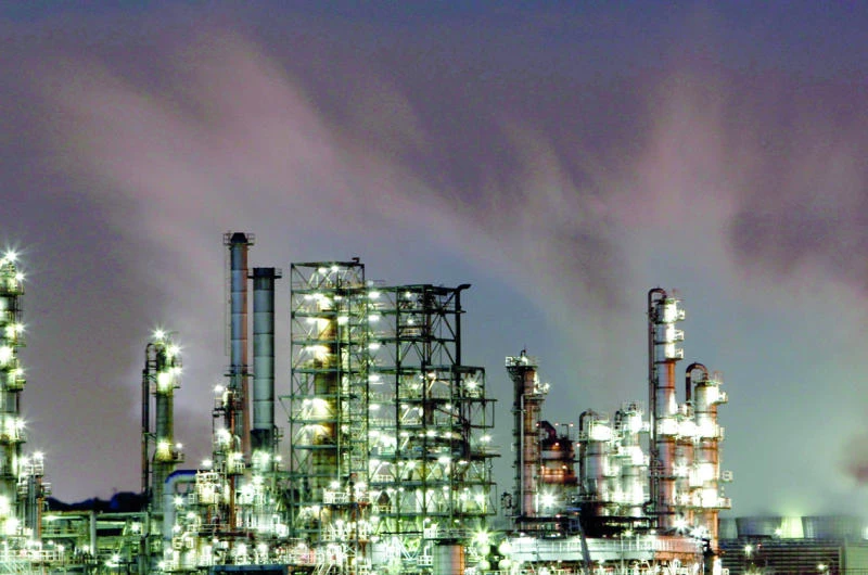 Calls for $100-a-barrel oil show many betting on rebound