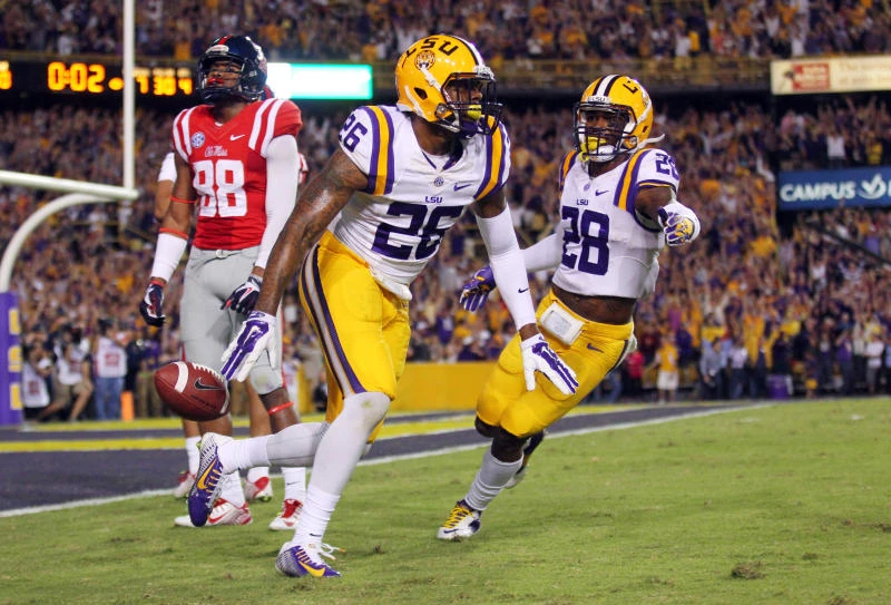 No. 24 LSU upends No.3 Mississippi 10-7