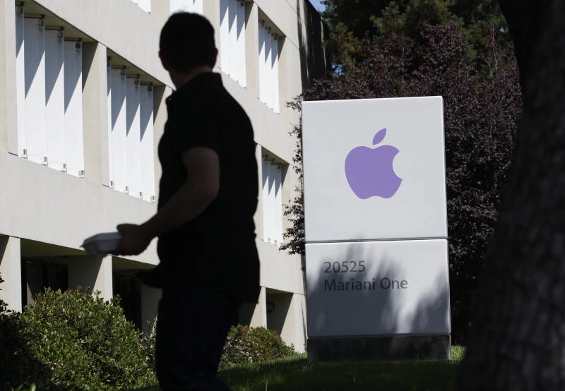 Apple, Facebook will pay for female employees to freeze their eggs
