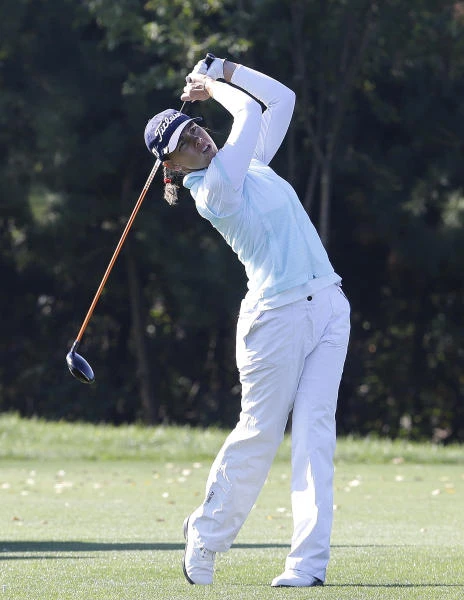 Icher leads LPGA South Korea by 1