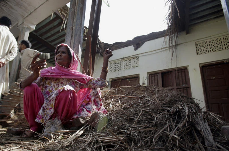 Death toll up as India-Pakistan border firing continues