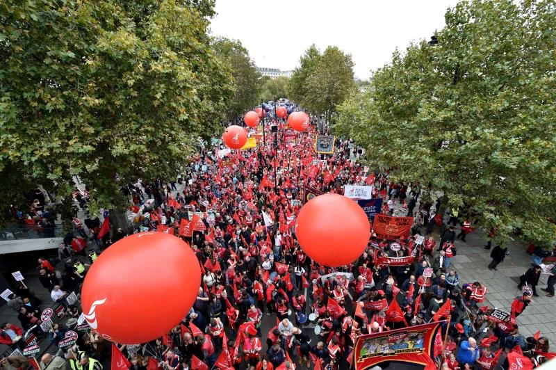 Thousands to march on London over wages