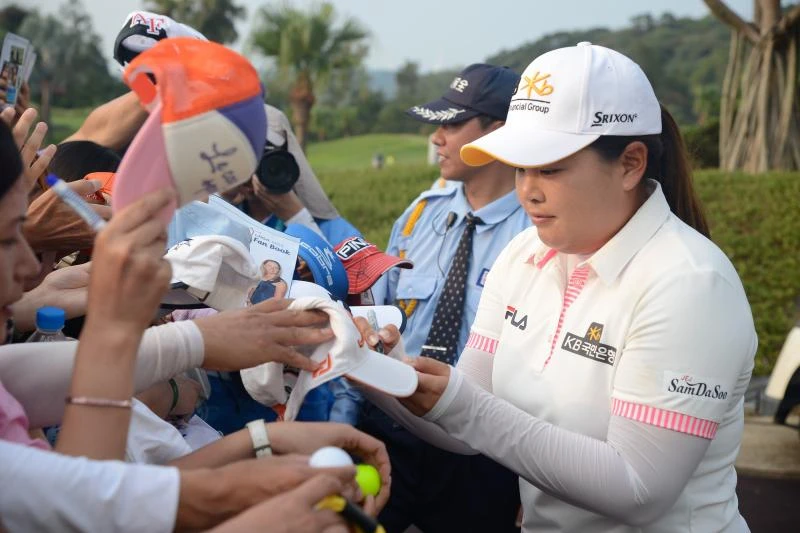 Park grabs halfway lead at Taiwan LPGA