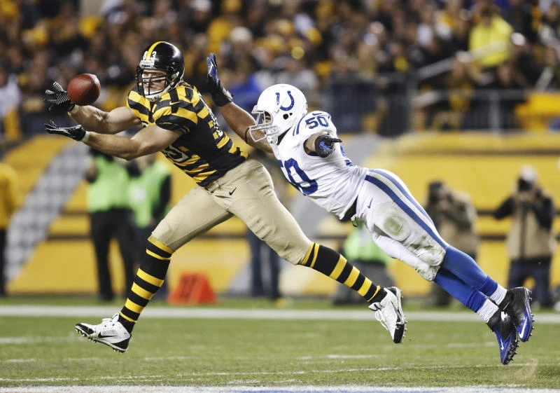 Roethlisberger throws 6 TDs as Steelers top Colts