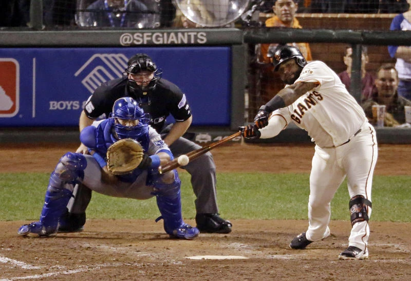 Giants steamroller Royals to level World Series