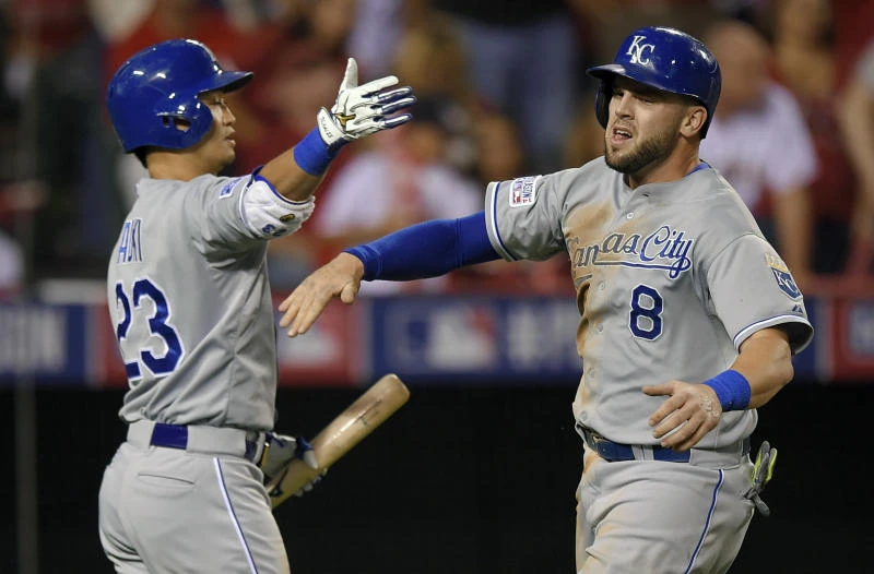 Giants close out Royals to win World Series
