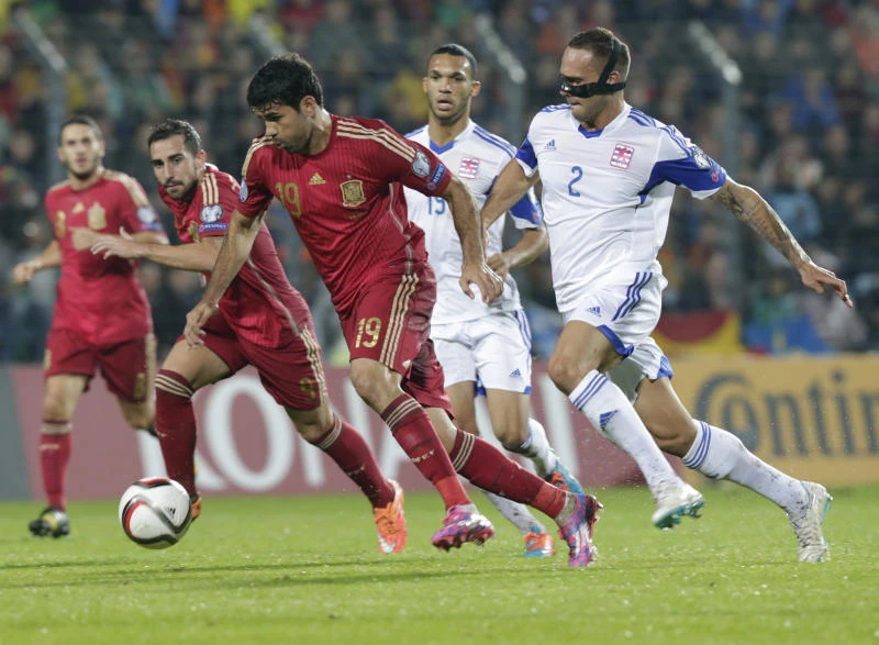 England maintains record; Spain back on track